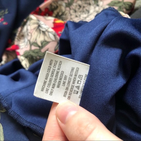 Francescas Collections Miami Navy Floral Choker Neck Cutout Dress Size M - Picture 11 of 11